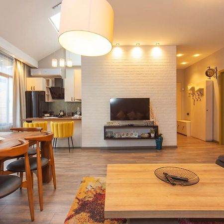 Luxury 4 Bedroom Apartment #1 In The City Center Of Tbilisi Exterior photo