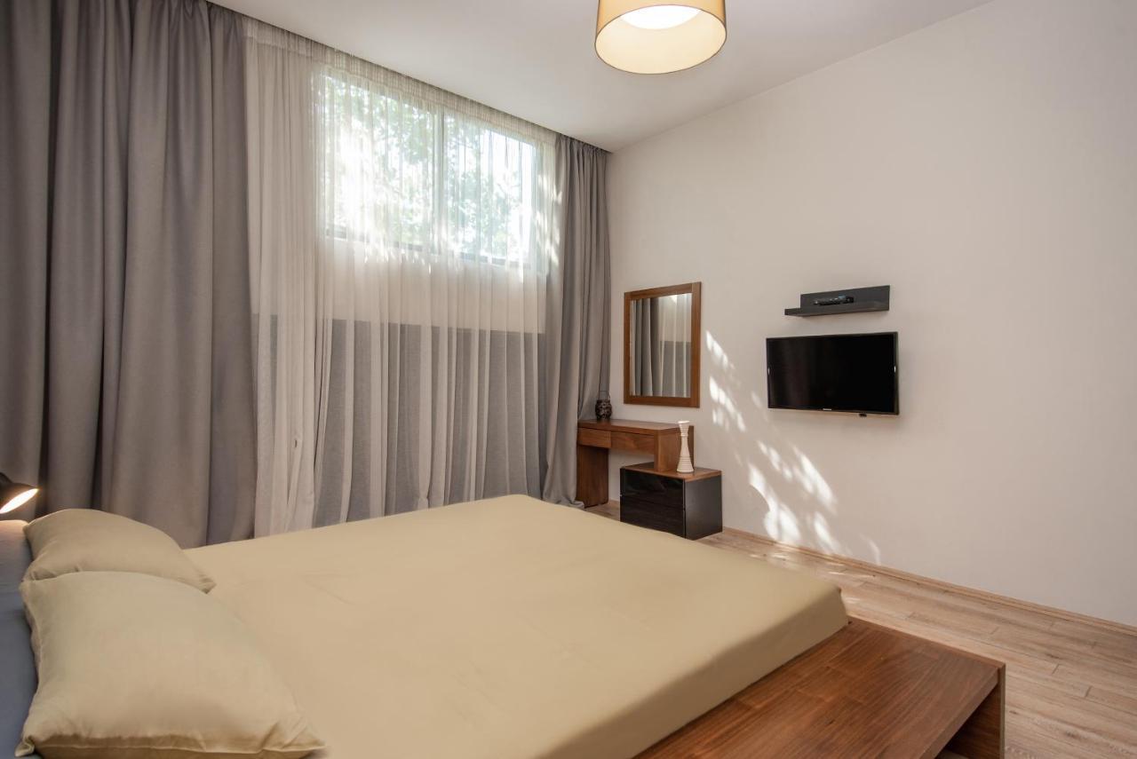 Luxury 4 Bedroom Apartment #1 In The City Center Of Tbilisi Exterior photo