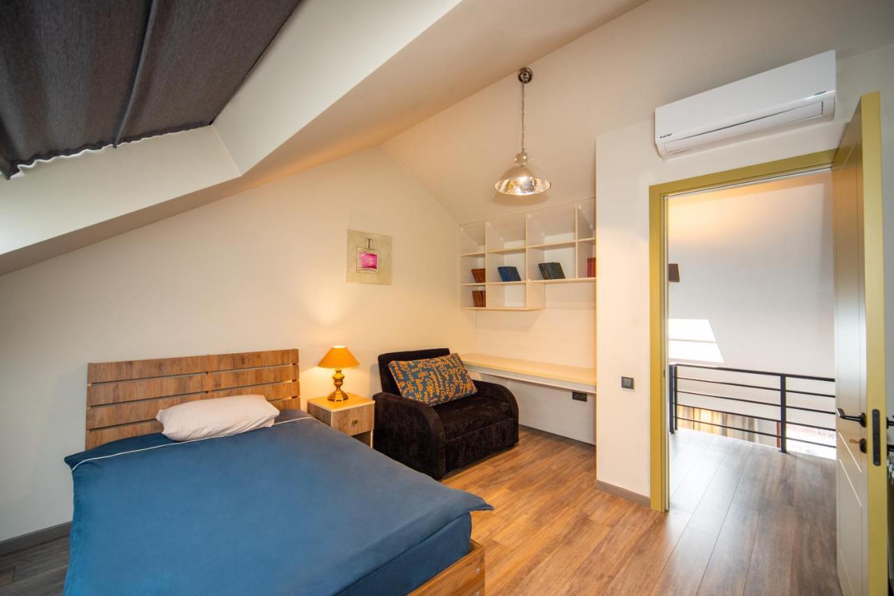 Luxury 4 Bedroom Apartment #1 In The City Center Of Tbilisi Exterior photo