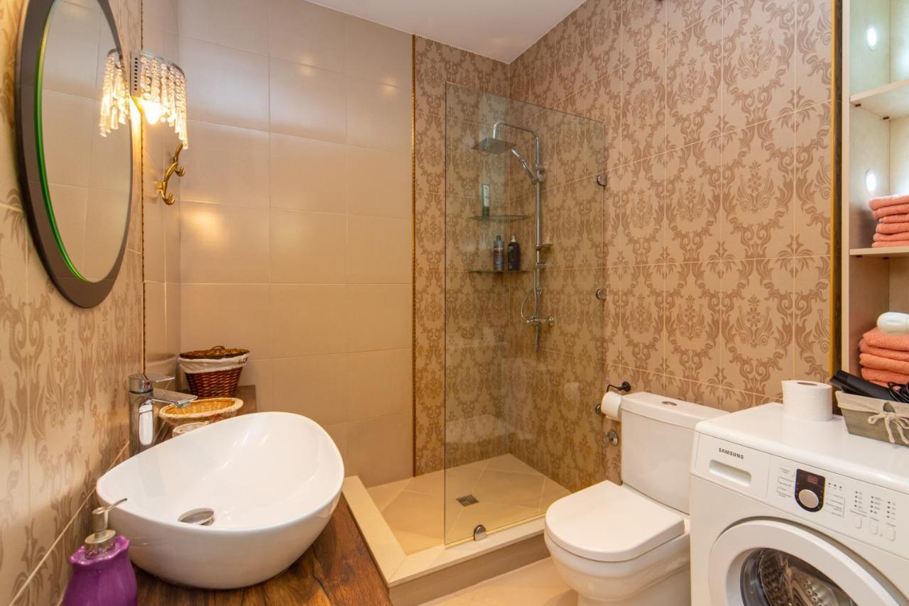 Luxury 4 Bedroom Apartment #1 In The City Center Of Tbilisi Exterior photo